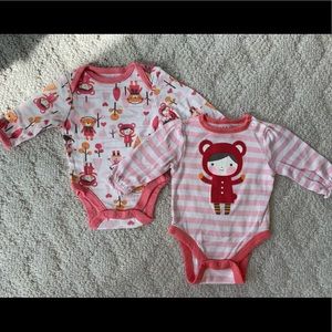 Baby girl Old Navy long sleeved onesie pair! 0-3 months